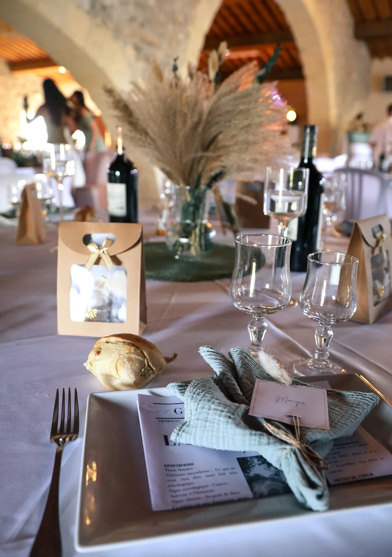 Détails d’un couvert sur une table de réception